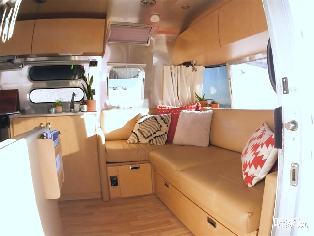 一家四口放弃一切，在17㎡拖车小家里住3年，过起居无定所的日子