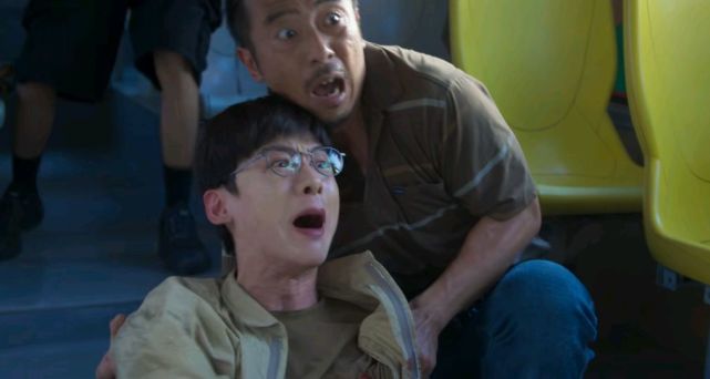 李诗情|开端：手机铃声另有深意，并不是用来引爆炸弹的，李诗情想错了！