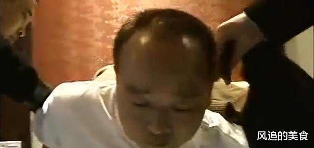 价值33万钻石被调包,店员抓狂:我眼睛没有离开过!