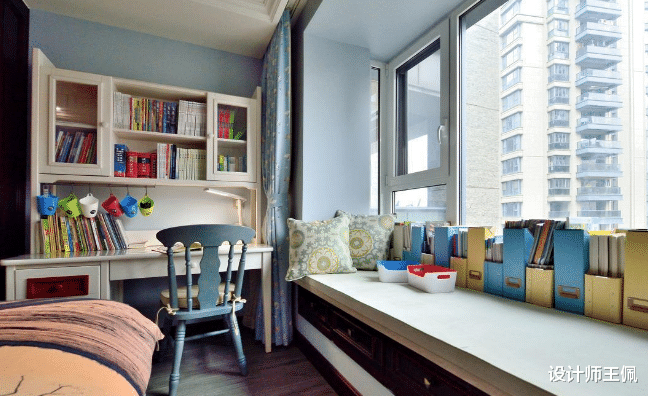 才知道,洗纱窗可以不用拆不用卸,喷一喷,灰尘自己往下掉