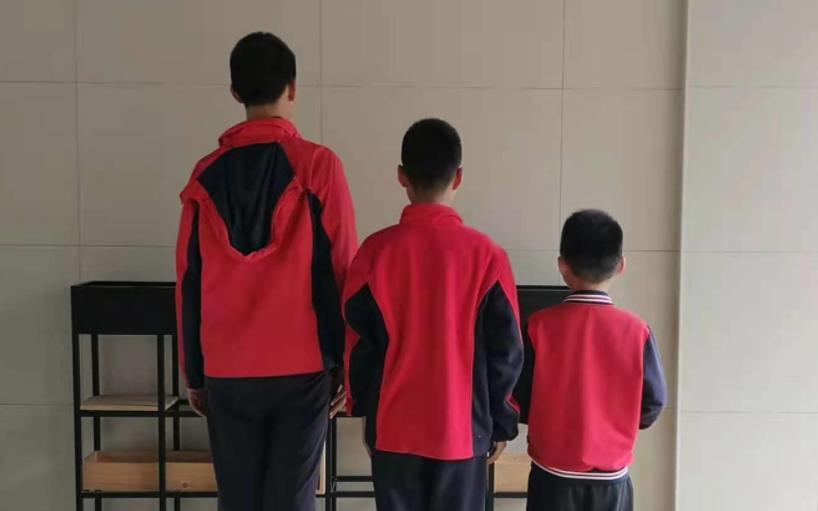 2014年,20岁李亚诺花16万断骨,只为长高7.2厘米,如今后悔不迭
