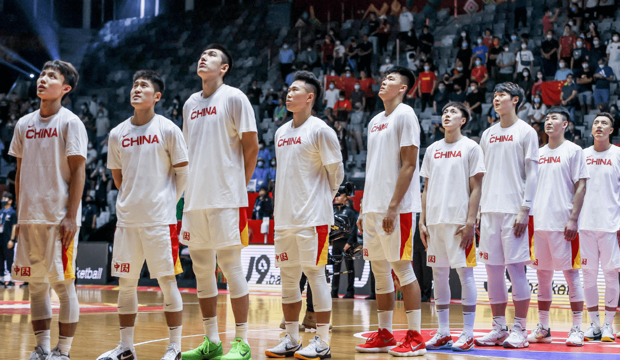 前CBA美女记者侮辱男篮上热搜！称胡明轩改年龄