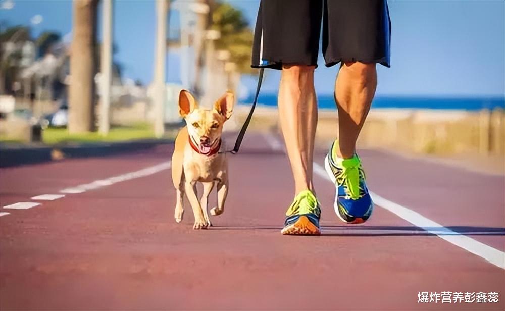 骨质疏松|多走路能预防骨质疏松?提醒:少吃这2种食物,或许比走路还重要