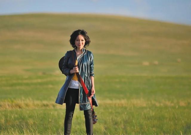 斯琴格日乐|斯琴格日乐:一流的身材和唱功,如今小县城接商演,生活惬意