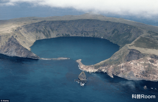 海象|最孤独的岛屿,方圆3000公里都看不见人影,岛上仅有100人!