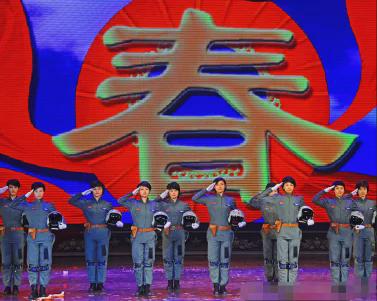 贾玲|?那一年春晚,王菲说“虎背熊腰”,周涛仍在C位,贾玲长发细腰