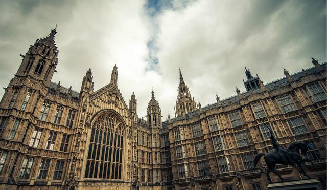 教堂|2018年,尤金妮公主在圣乔治教堂大婚,在婚礼上穿过她祖先的遗骸