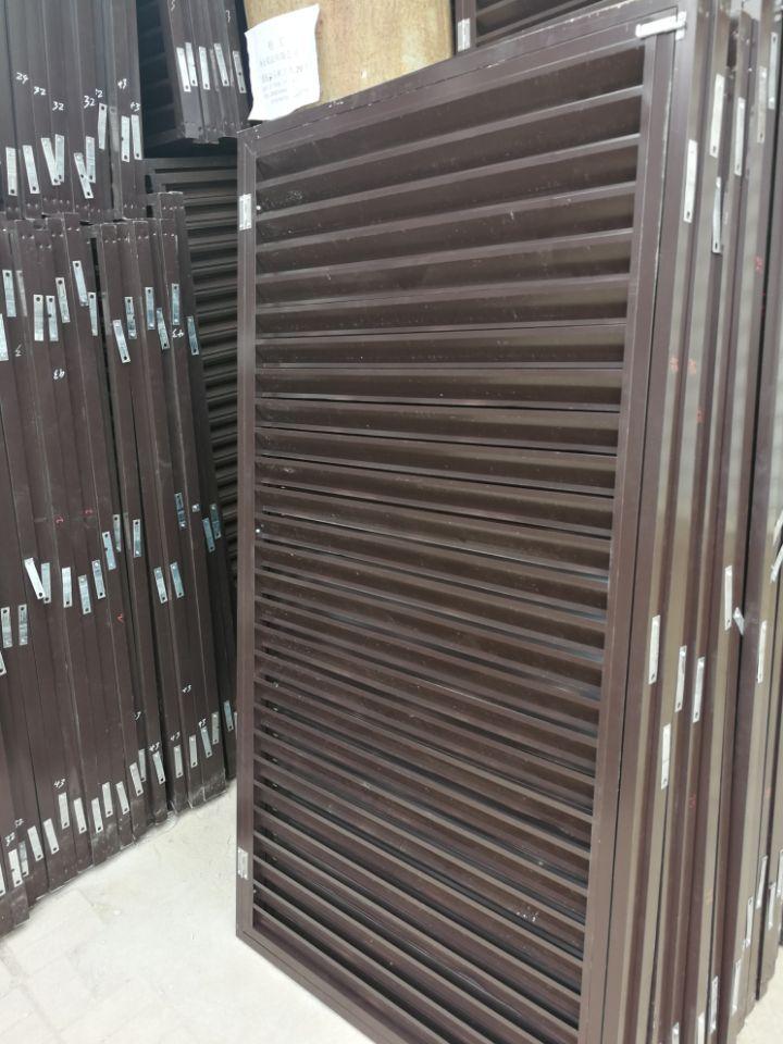 百叶窗安装也有大讲究!空调外机用这种百叶窗做遮挡,防雨很实用