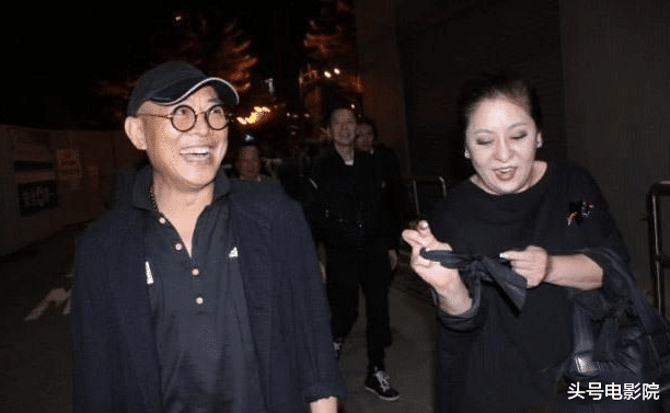 李连杰|59岁李连杰模样大变!双眼皮怪异,脖子肿,淡出影坛20亿都给老婆