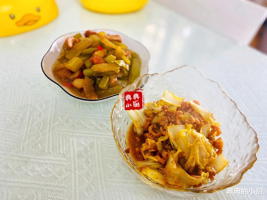 路边买点蔬菜，简单切点猪肉，搭配一下就是简单的一餐