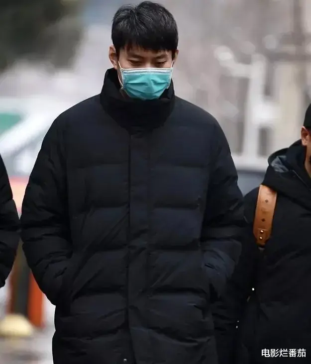 春晚|春晚二次联排：张小斐美目顾盼，邓超比心暖人，吉克隽逸红裙吸睛