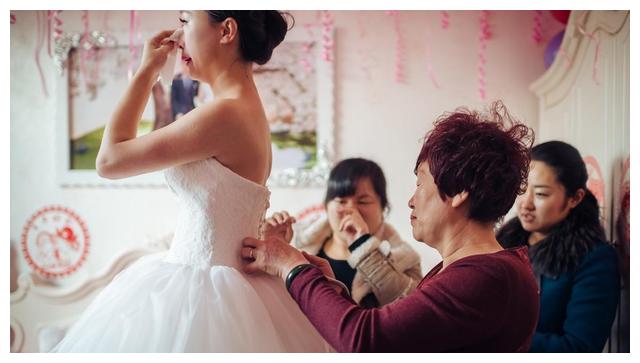 58岁大妈搭伙64岁大爷:白天看是夫妻,晚上其实是邻居