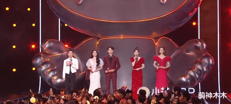 言承旭|众星年货晚会：鞠婧祎半永久抢镜，张韶涵发型失败，言承旭疲倦