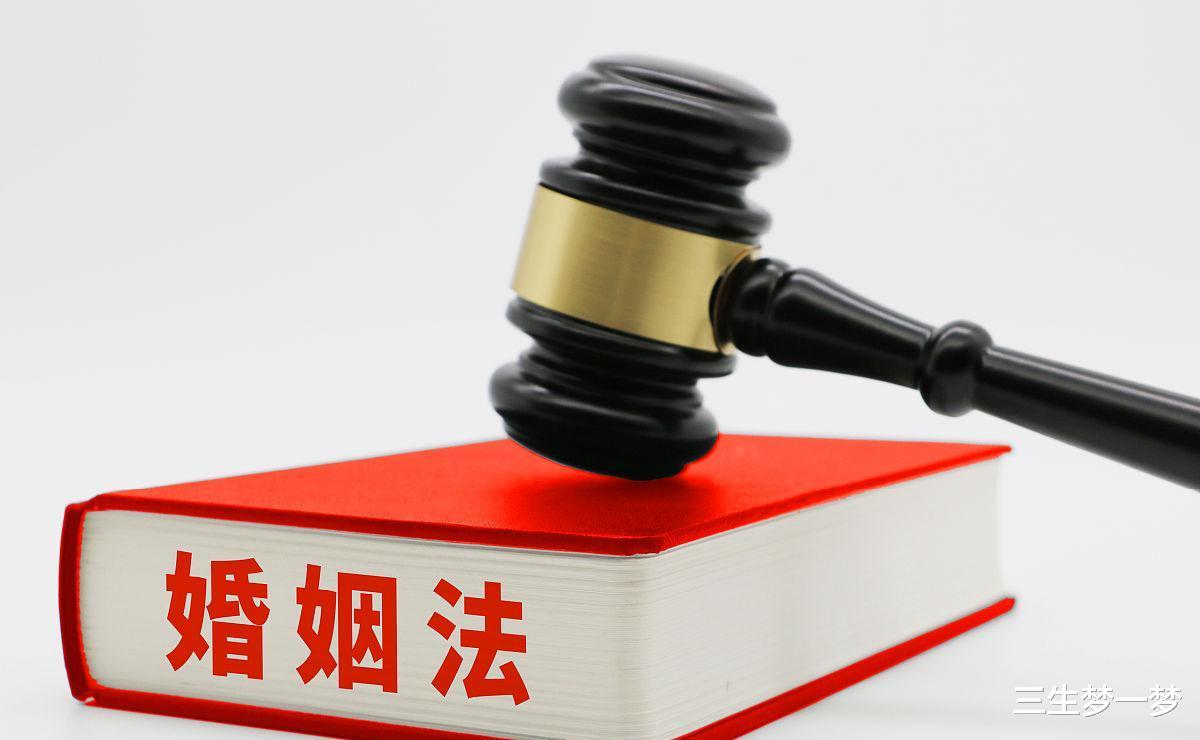女子38岁当奶奶,满脸娇羞给满月孙女喂奶,网友:你儿子多大了?