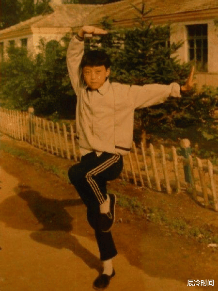 小姐姐|李玉刚：成名前身上全是刀疤，成名后梅葆玖怒斥他是个小丑