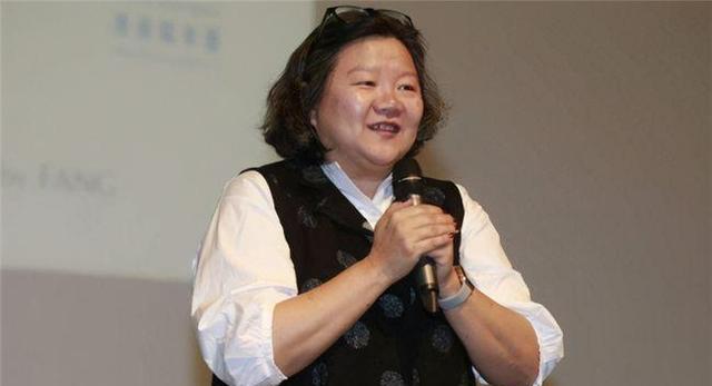 一婚拿绿卡,二婚嫁陈凯歌,四婚嫁装修工人,洪晃的依靠在哪儿?