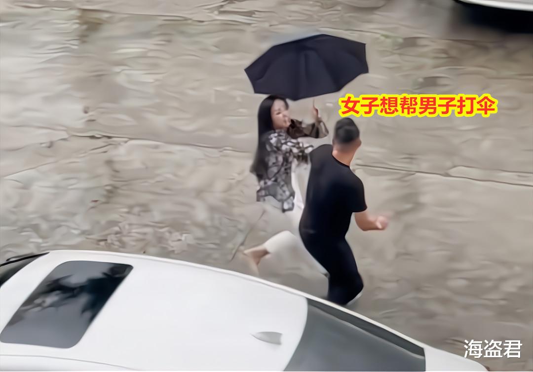 女子雨中拼命挽留,男友将她推倒头也不回:她拿他的钱养别的男人