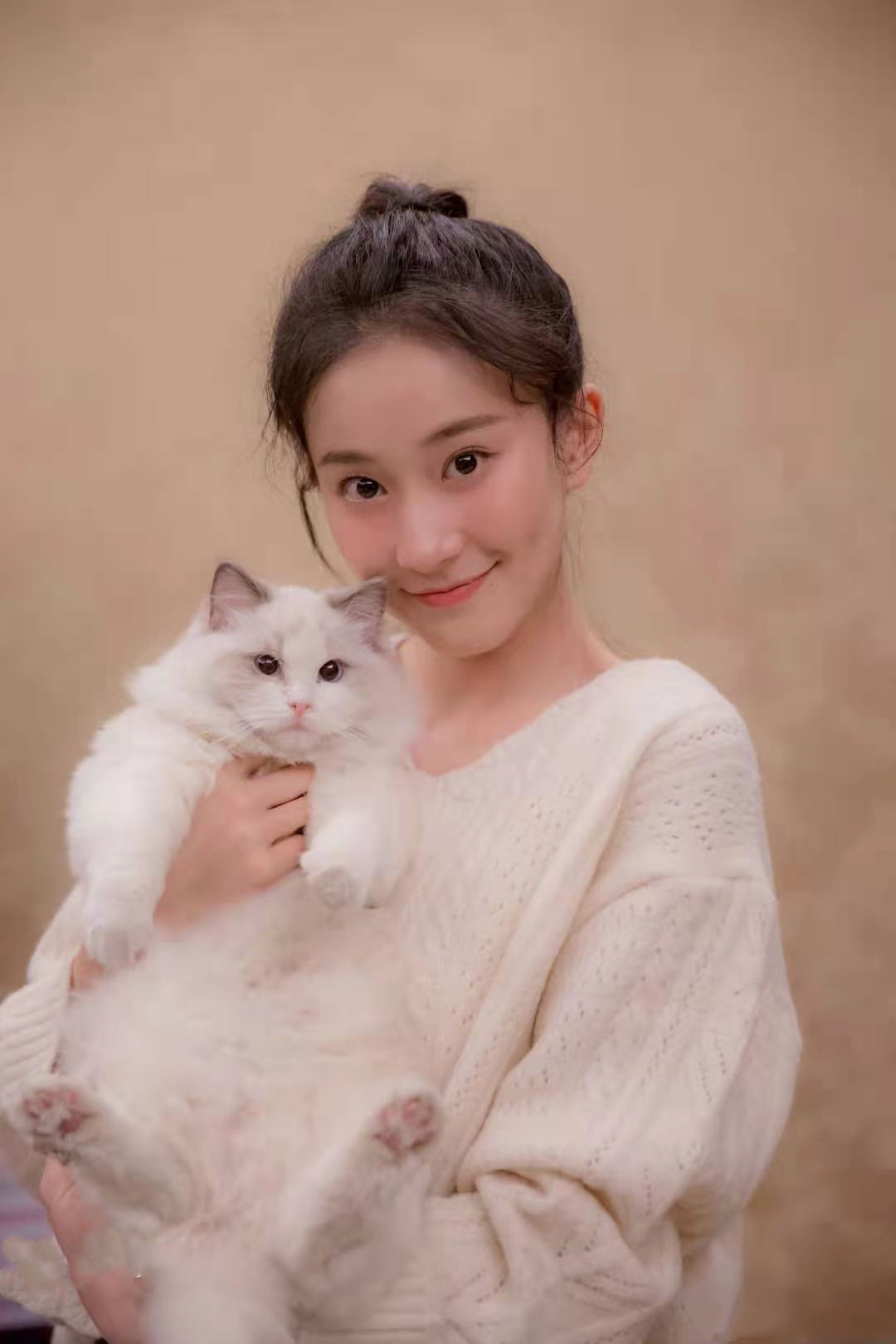 孙杨|孙杨恋情曝光？女方小5岁，长相甜美，冠军身份引球迷送祝福