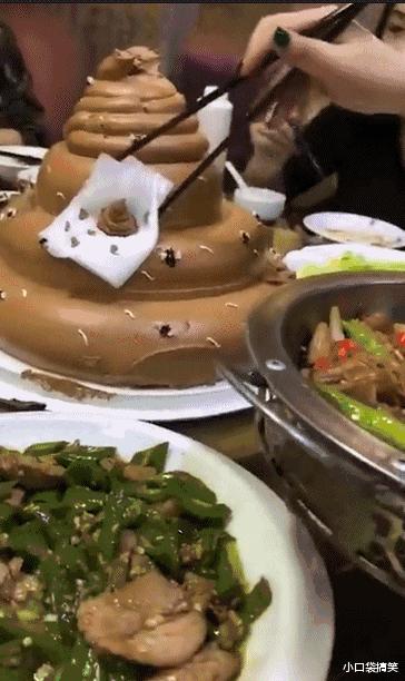 “这两个女生同时追求你,你会选哪个?”评论一语惊醒梦中人