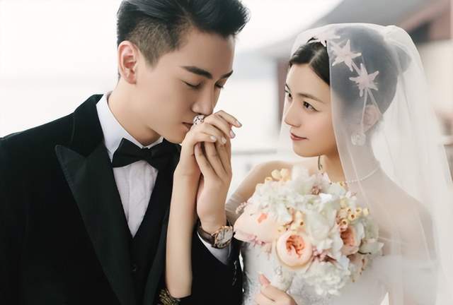 古力娜扎|古装男神，结婚7年很幸福，合体拍恩爱大片，网友：姐弟恋齁甜