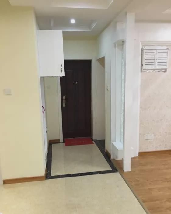 三居室120平简约装修,硬装10万,主卧室衣柜里藏了个马桶