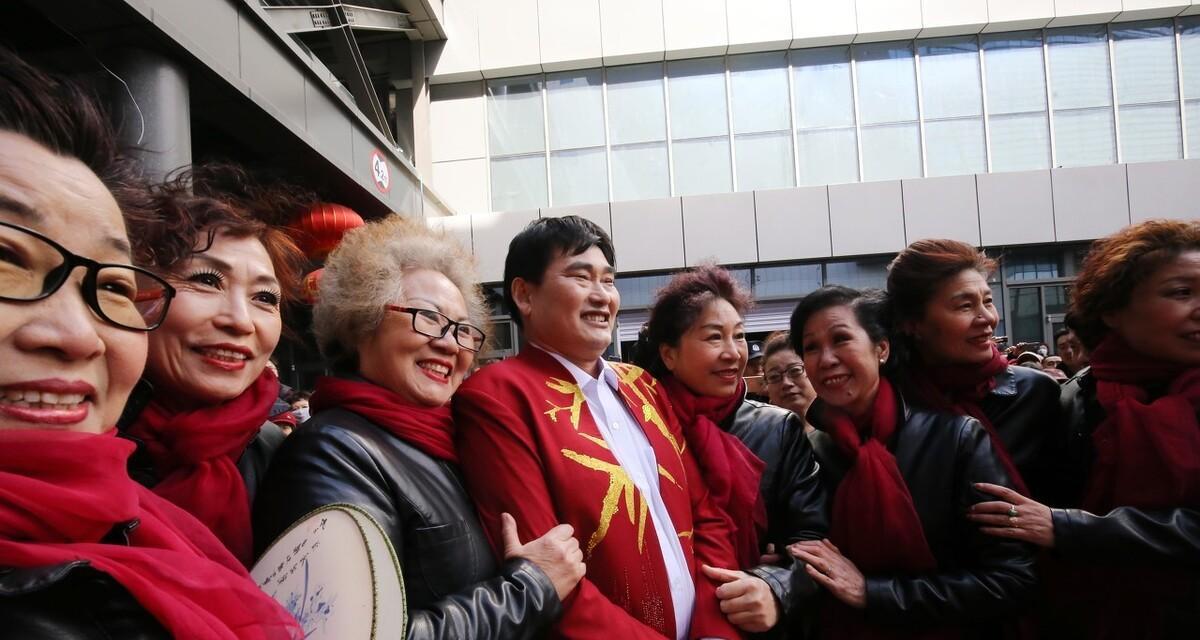 朱之文|大衣哥送儿去当兵,未来儿媳独守空房?山东老乡为你点赞