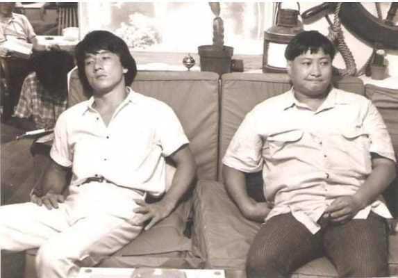 洪金宝|1988年，洪金宝为林正英去打架，陈惠敏将他打伤，嘴角留下伤疤