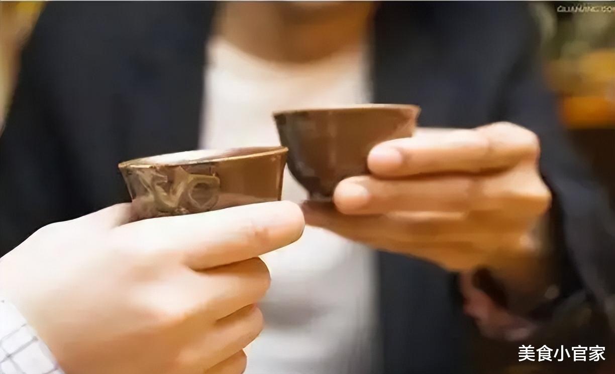 |领导说“你不喝就是不给我面子”，职场小白才会喝，精明人这样干