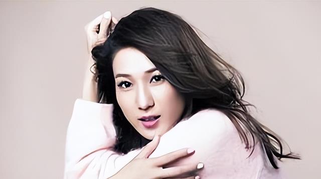 钟嘉欣|恨别林峯伍允龙!嫁圈外脊医,在千万豪宅开派对,3胎已孕7个月