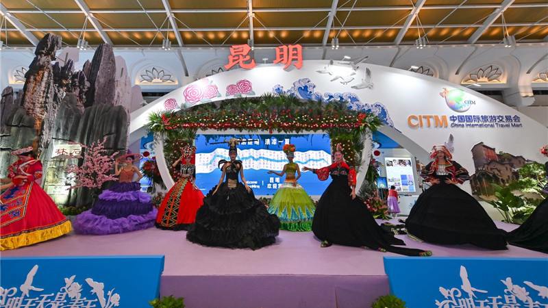 昆明|【聚焦2022旅交会】昆明展区游鲲（昆）“圈粉”无数