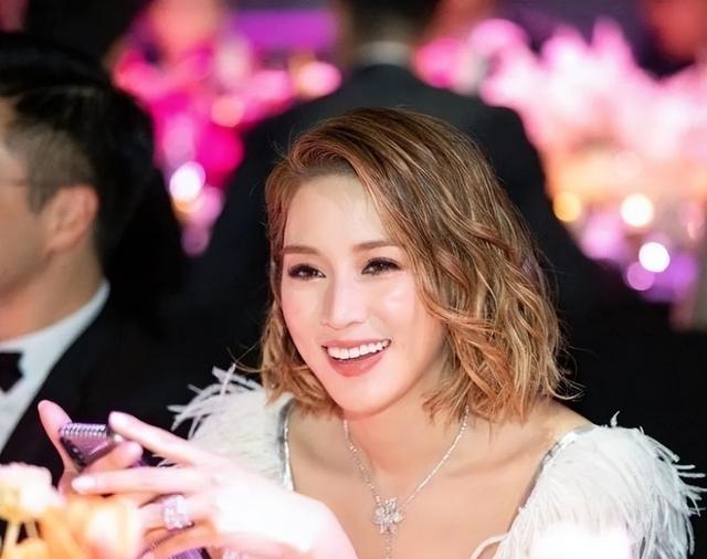 徐子淇|徐子淇妈妈最得意的投资,剖腹产改八字,迁祖坟,将女儿嫁进豪门