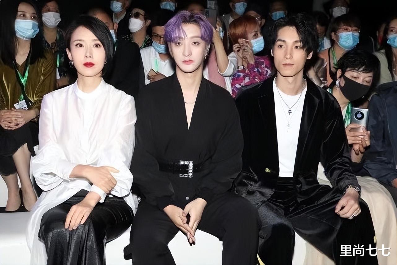 杨雪|颜丹晨杨雪同框,颜丹晨简约风显知性,杨雪旗袍装温婉大方