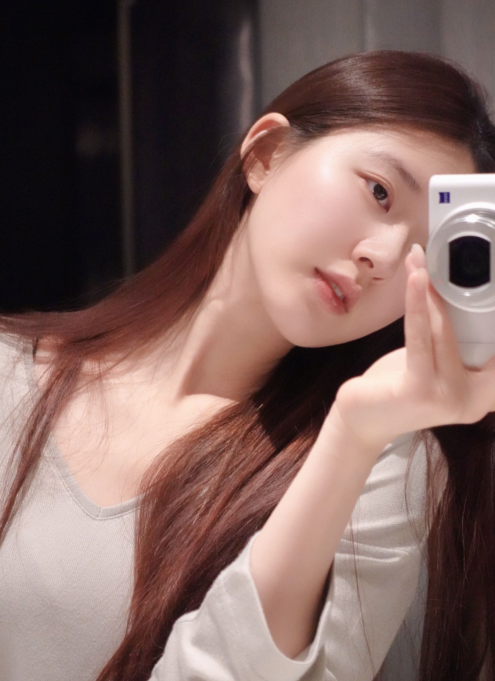 豆瓣|赵露思改路线了?穿睡衣对镜自拍,素颜模样好温柔似韩剧女主角