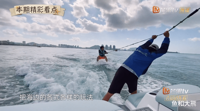 张艺兴|《向往6》开启超前企划，黄磊喜提新座驾，张艺兴坐后座满脸愁容