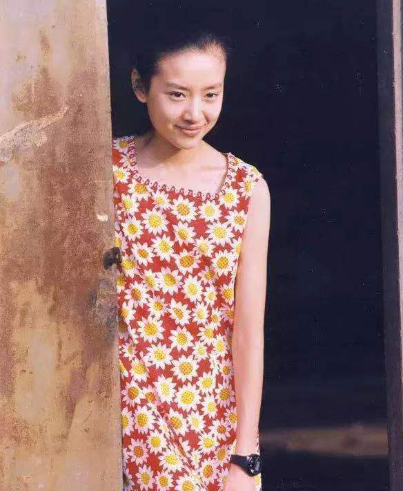 祝卿好|离婚10年的董洁素颜出镜为自己庆生,13岁的儿子长相像极了妈妈