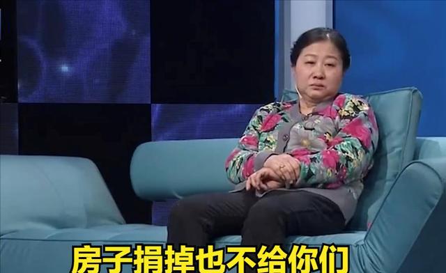 三妹花钱大手大脚,姐姐要求卖房给母亲养老,妹妹:捐掉也不会给
