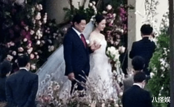 孙艺珍|玄彬孙艺珍婚礼仪式进入尾声,鞠躬感谢父母,甜蜜接吻惹全场沸腾