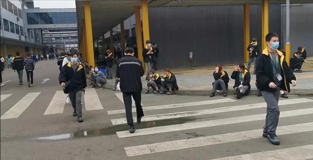 00后|“想卷我?门都没有”,00后毕业生到点就下班,老板一脸无奈