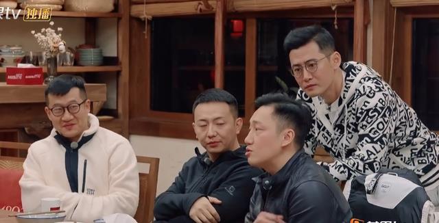 大张伟|《春日迟迟再出发》大张伟长在笑点上,自嘲不敢问王一博要签名