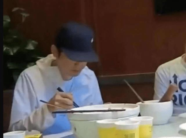 钟汉良|47岁钟汉良无滤镜近照曝光：开挂的人生，都把自律变成了习惯