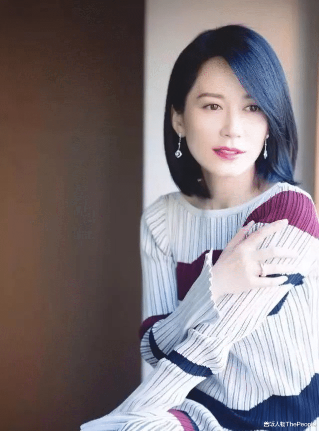 林青霞|美人沟下巴有多好看？林青霞下巴凹陷成经典，戚薇变尖却失辨识度