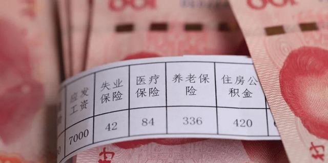 教师|参加工作后才知道,公务员和教师原来是有差距的,你会怎么选?