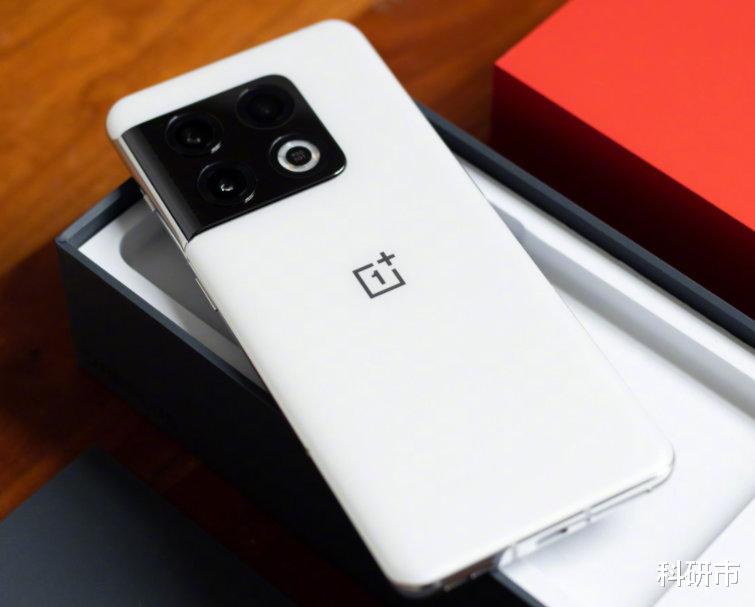 一加科技|一加推出全新“熊猫机”,今年第一款白色手机?