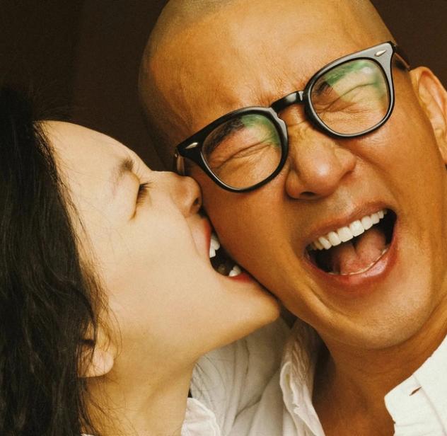 大S|46岁大S疑怀3胎,肥衬衫难掩凸起大肚,拿命生娃被指讨好韩国婆婆