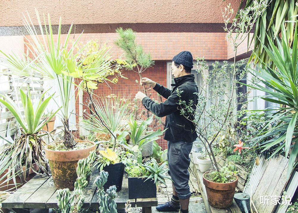 毛坯房|37岁大叔在毛坯房里住12年,107㎡狭长户型里,到处是“水泥感”