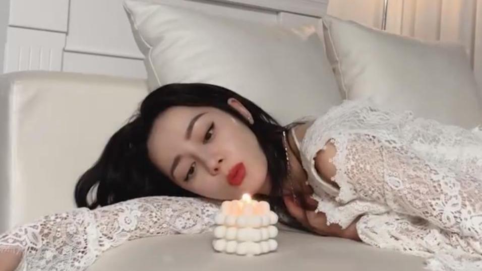 Angelababy|baby粉丝不满《暮色心约》番位，黑头像抗议，老板发朋友圈回应