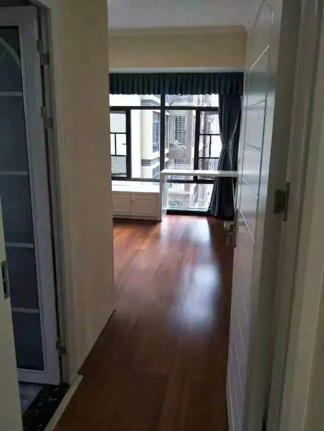 20万装修的新房，邻居看了后却说：又不是公共厕所，居然装蹲坑！