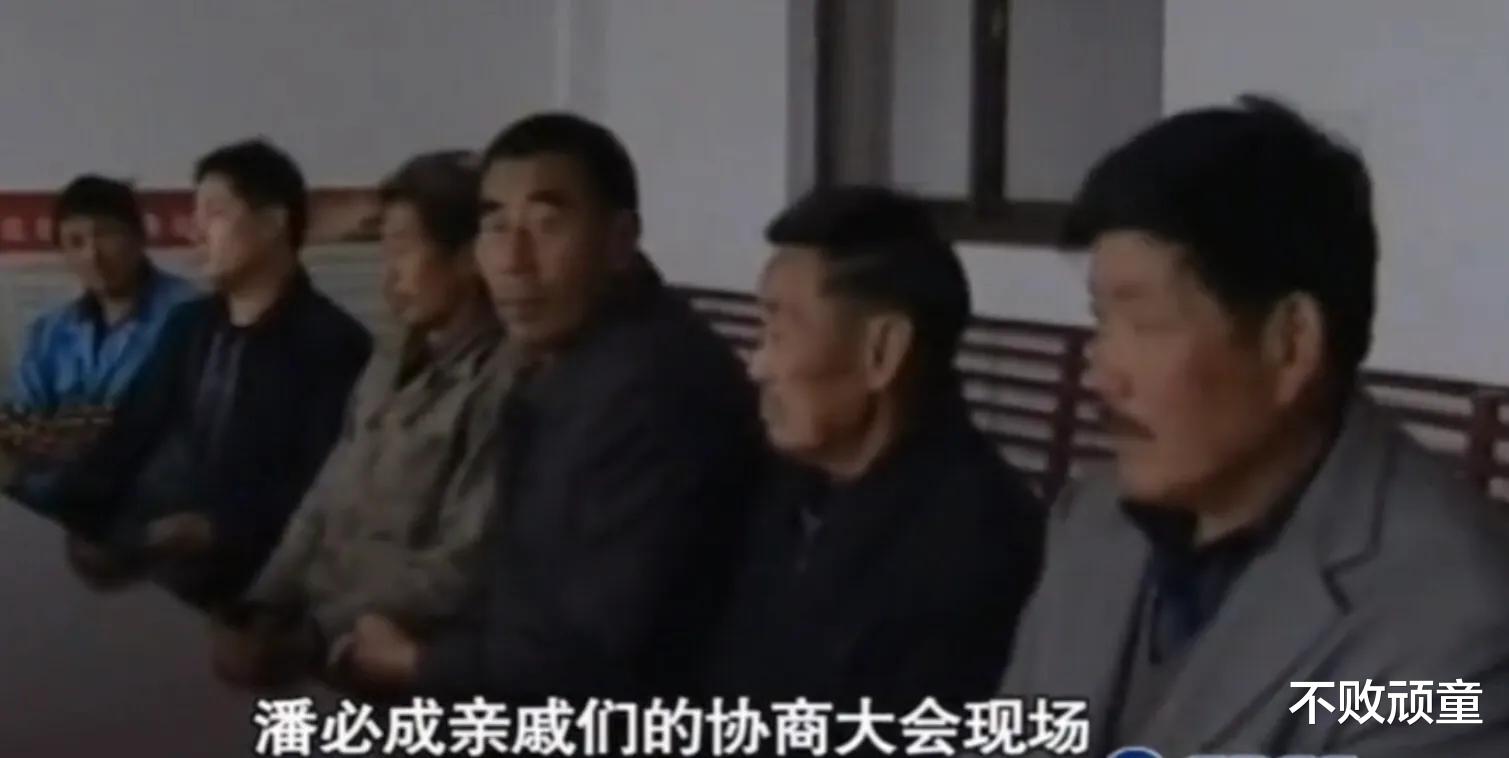 13岁苦命孤儿蜗居狗窝,姑姑却住旁边别墅,邻居:她看中的是钱