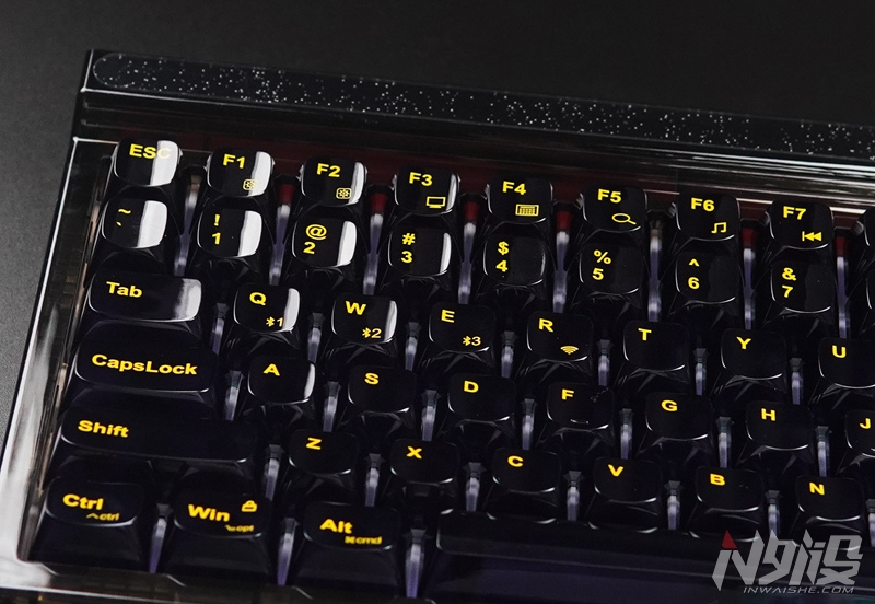 新贵GM980星辰黑三模无线机械键盘图赏