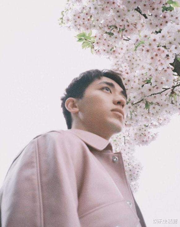 许魏洲|许魏洲妻子正脸照曝光，是高中学姐，家庭背景不简单，还是董事长